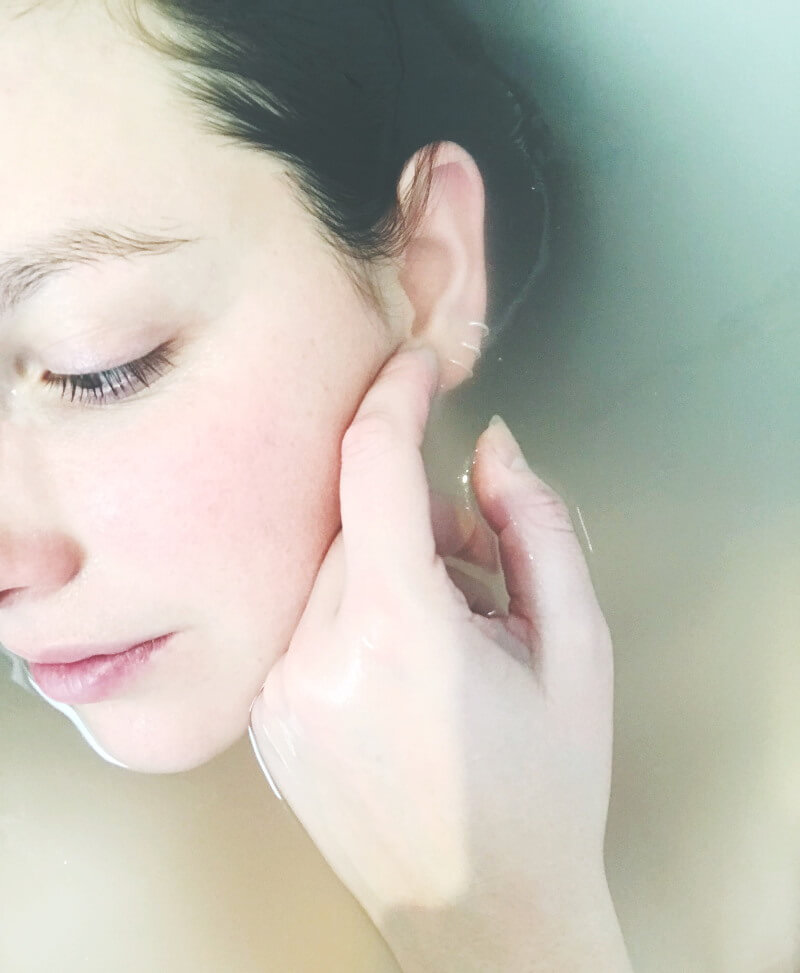 बरसात के मौसम में त्वचा (स्किन) की देखभाल कैसे करें