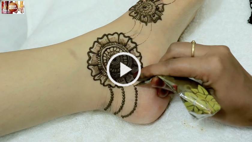 पैरों के लिए फ्लोरल मंडल मेहंदी डिजाइन