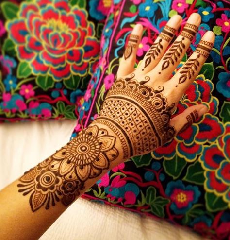 Beautiful Heena Designs For Your Hand