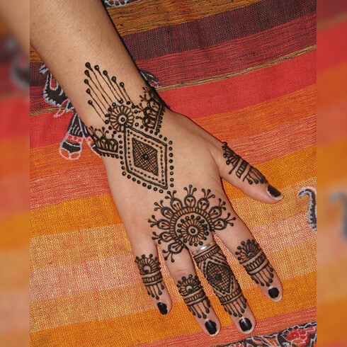 DIAMOND DESIGNS Mehndi Designs For Your Special Look (Complete Package)