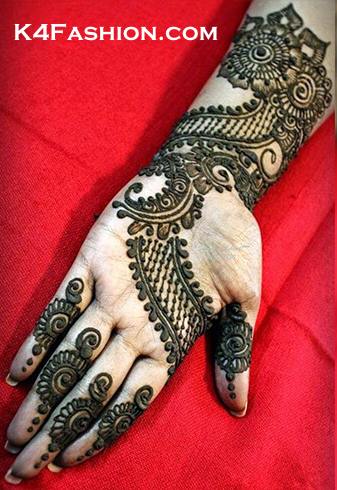 Mehndi Designs For Your Special Look (Complete Package)