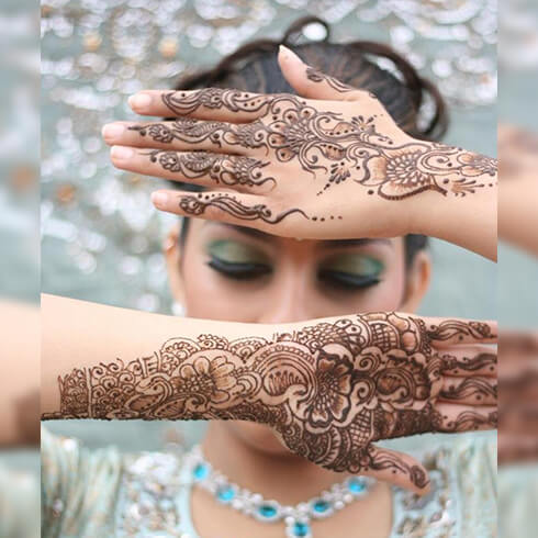 ENGAGEMENT STRANDS Mehndi Designs For Your Special Look (Complete Package)