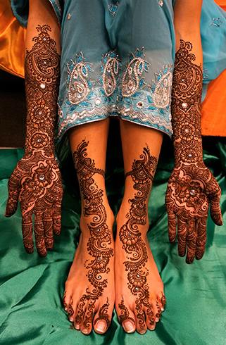 KARACHI DESIGNS Mehndi Designs For Your Special Look (Complete Package)