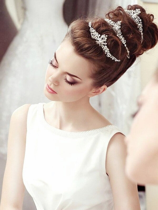 Stunning & Beautiful Bridal Hairstyles with hair accessories.