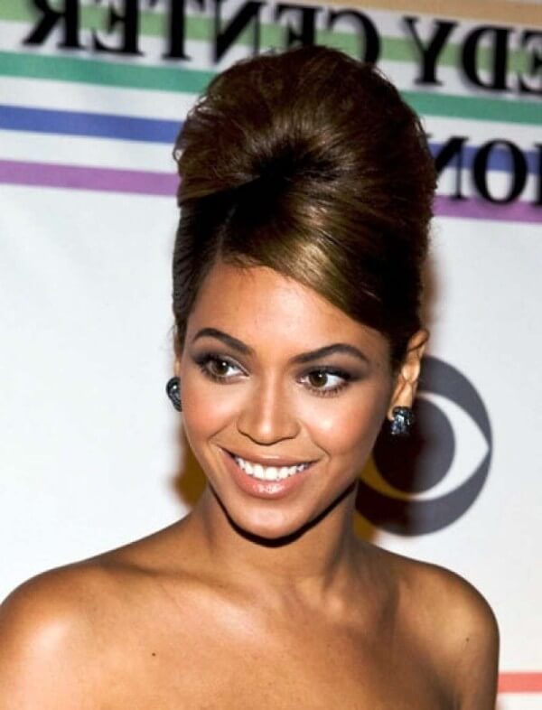 Celebrity fashion Babette hairstyle, this type of hairstyle can be done every day.