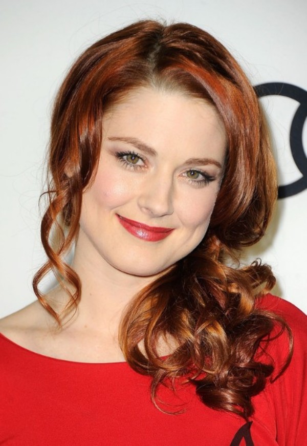 Rule The Internet With These Side Swept Hairstyles