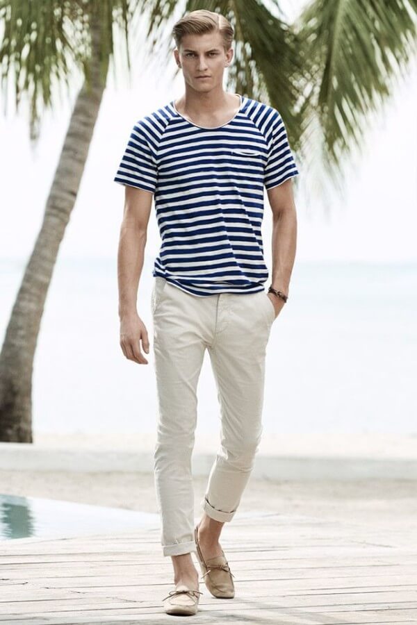 Men's regular fit trousers with blue striped t-shirt for casual look