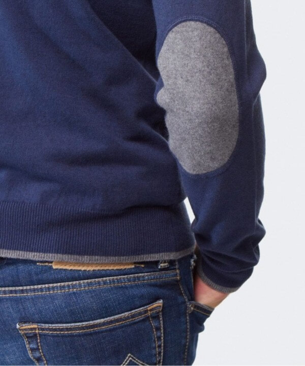 Men's tips for combining jeans and elbow patch sweater for casual look