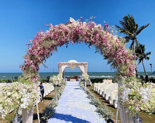 Floral Stage Decoration for Wedding in Western Style