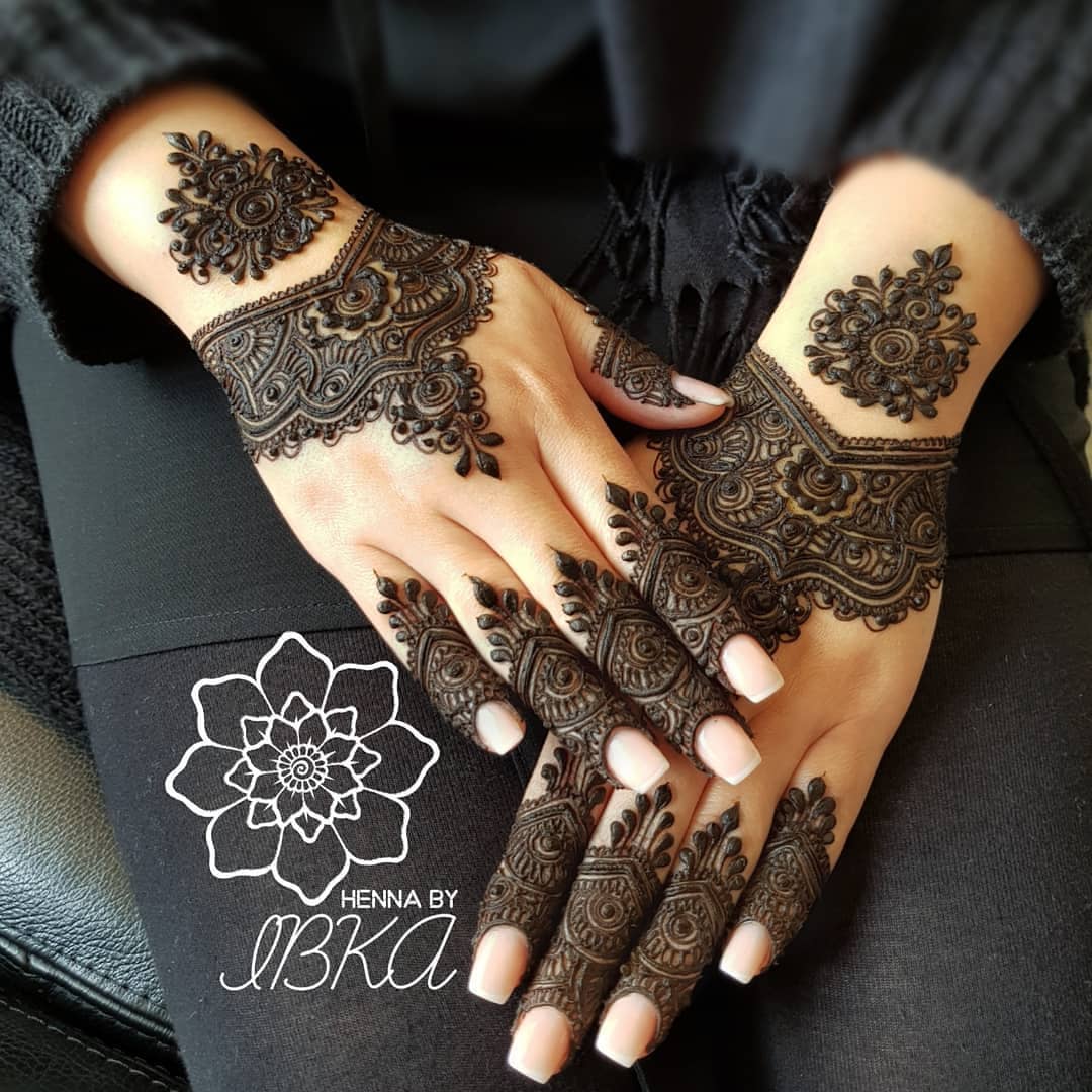 A charm of elegance: Beautiful & Simple Mehndi Designs for Hand