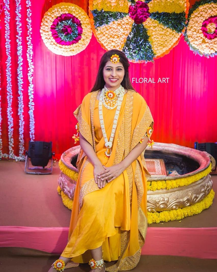  Queen of minimalism:  Haldi Ceremony Floral Jewellery for Your Wedding