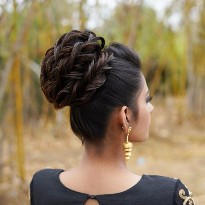  Top knot bun: Trending Bun Hairstyles for your Wedding Reception
