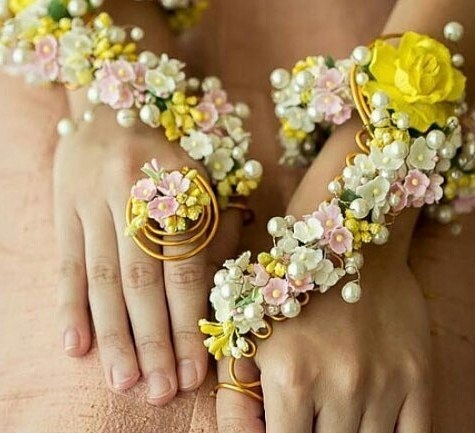 Bright and fresh: Unique Ideas to Wear Floral Jewellery for Brides