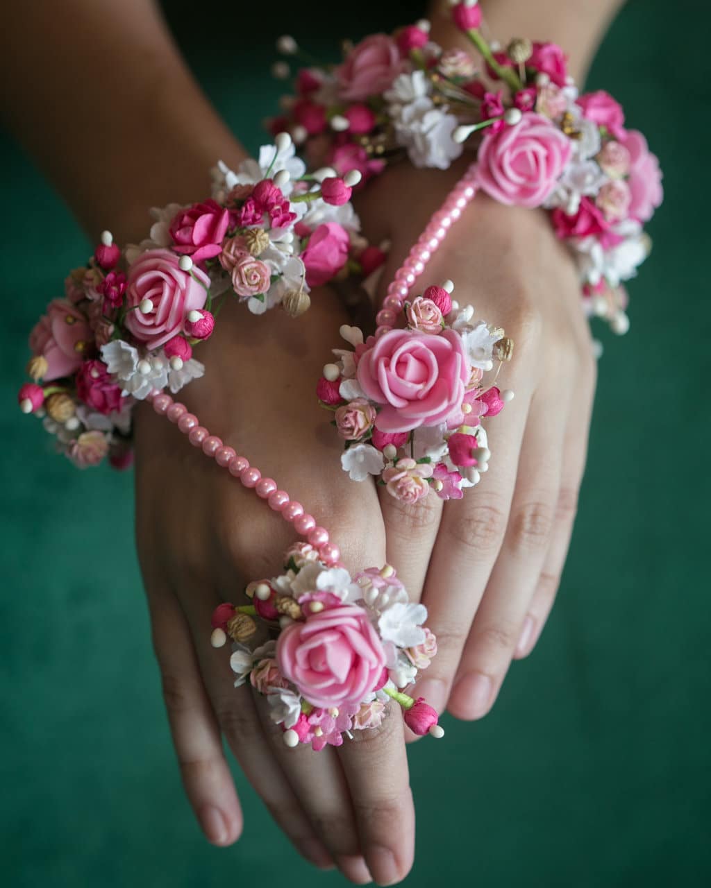 Bracelets: Unique Ideas to Wear Floral Jewellery for Brides
