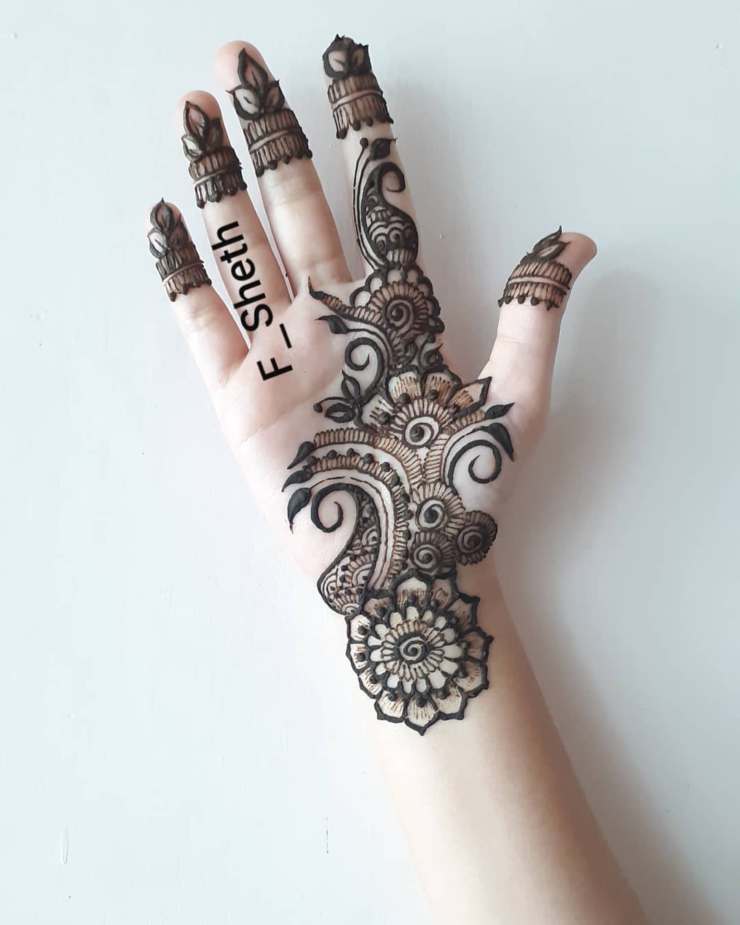 Flowers and leaves: Latest Arabic Mehndi Design for Front Hand