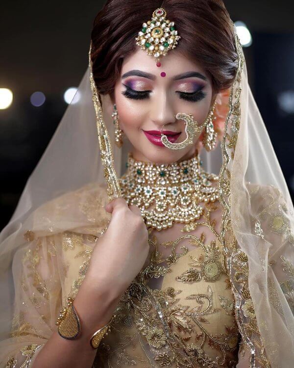 Beautiful wedding nath design for the bride Wedding Nath Designs for Indian Brides