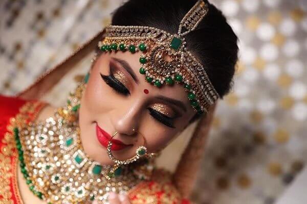Tear drop wedding nath design Wedding Nath Designs for Indian Brides
