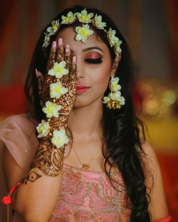 Bright & Colorful natural bridal flower hathful for wedding ceremonies like haldi & Mehndi