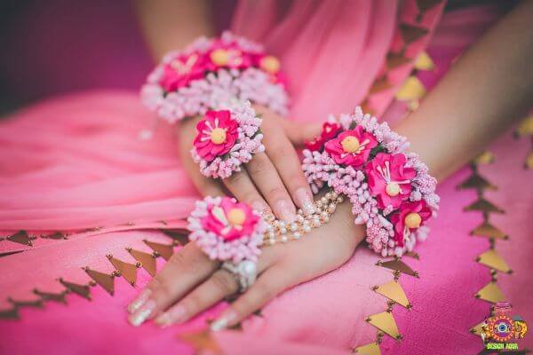 The heavy pink floral hathphool jewellery .Floral Hathphool Jewellery Designs for Weddings