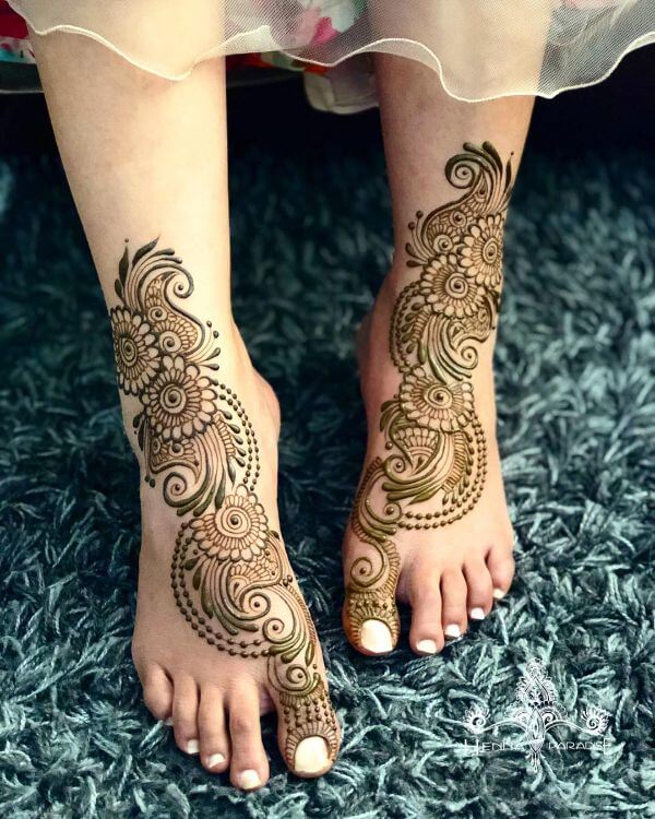 Best Wedding Arabic mehndi designs for bride legs