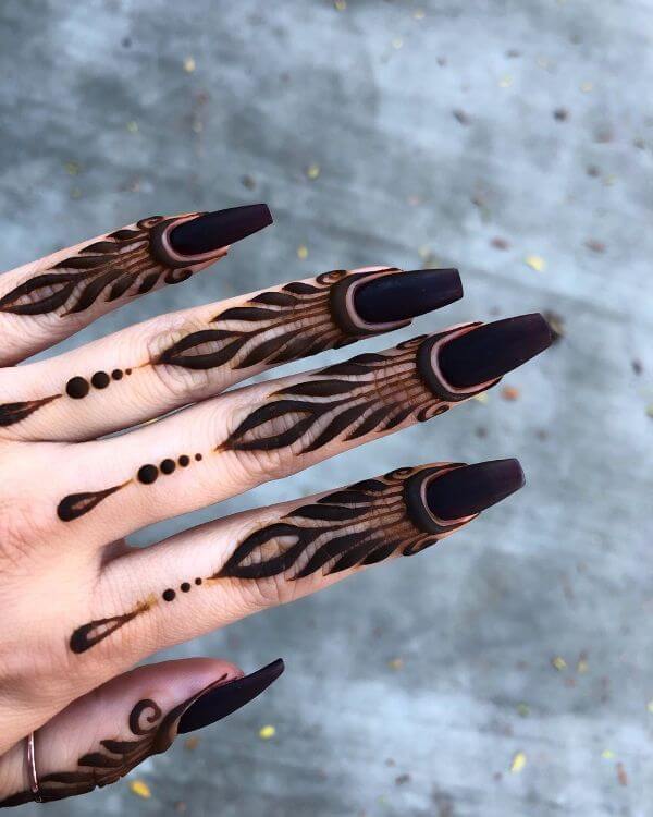 Leaf-shaped finger mehndi design