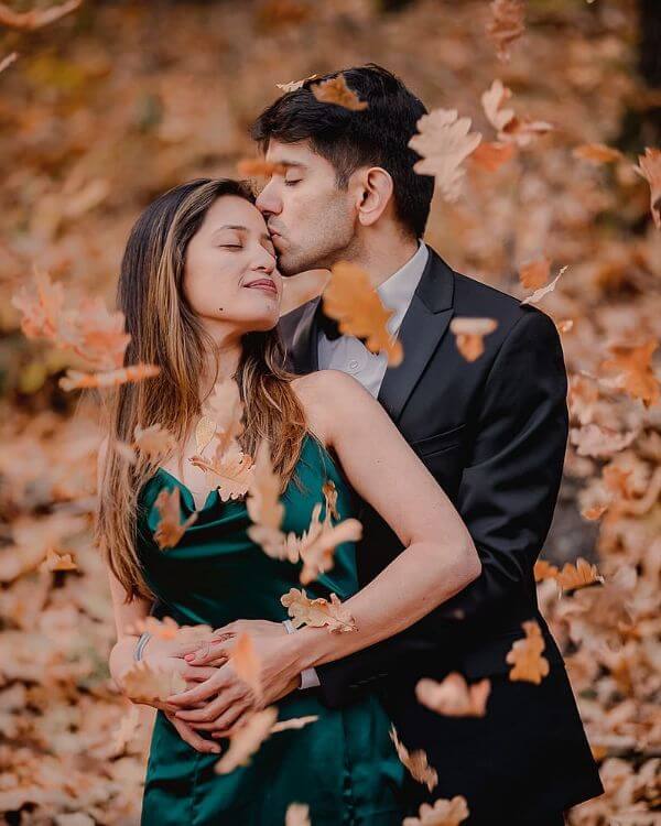 Red Autumn, Red Love! , pre-wedding shoot Perfect Pre-Wedding Couple Photography Ideas