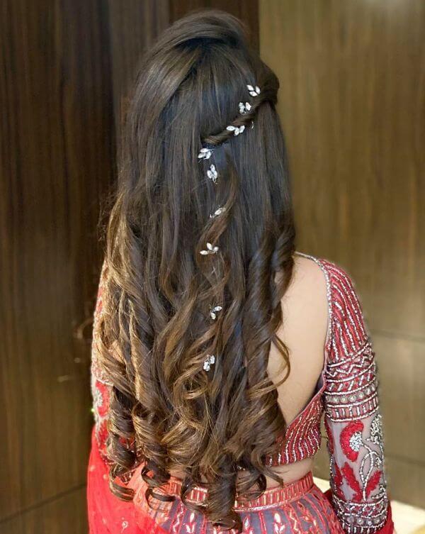 Waterfall look given through the curl and twist added with small flower hair accessory