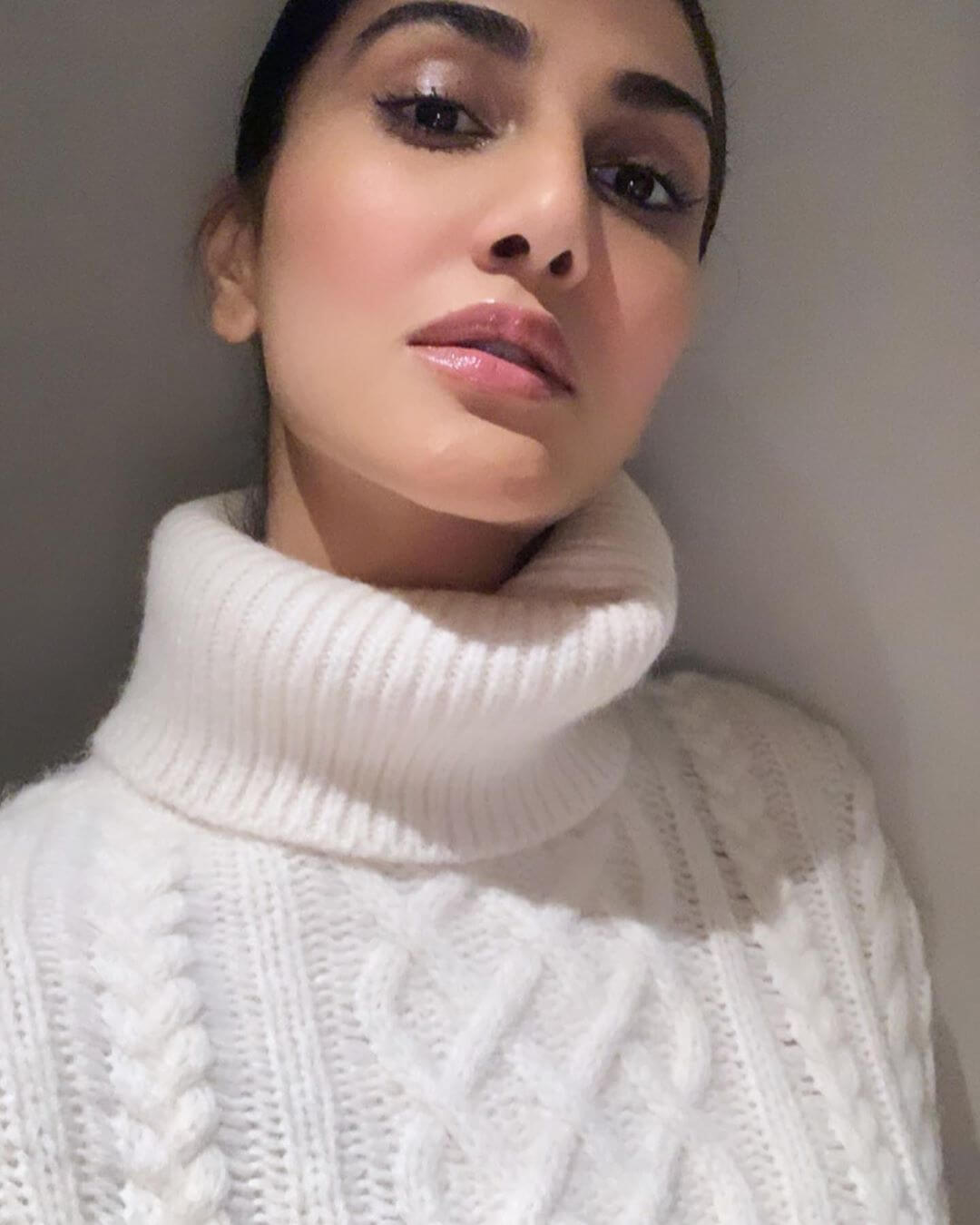 Turtle neck sweaters! Bollywood Actresses in Winter Outfits