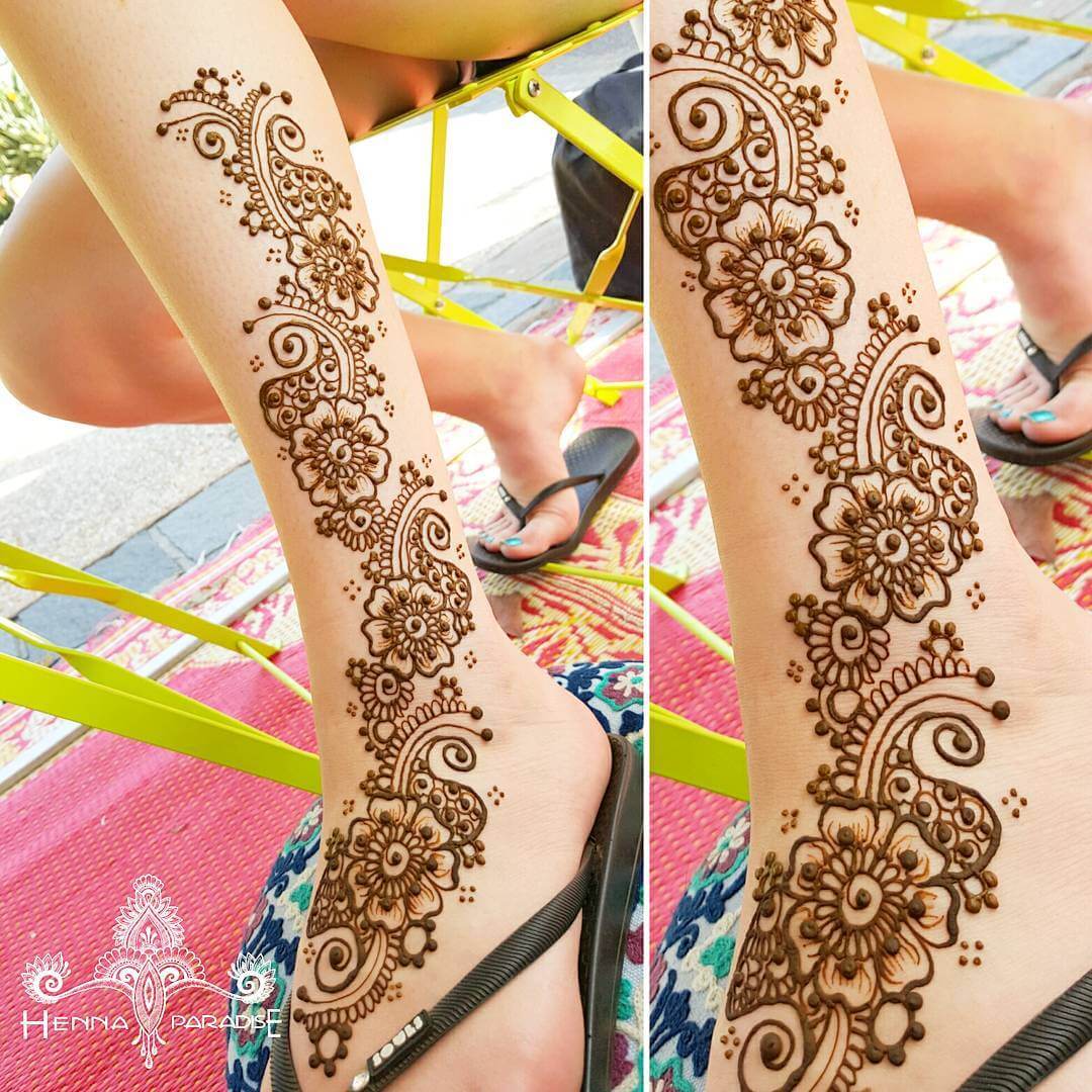 Simple curve henna tattoo Henna Tattoo Designs For Legs