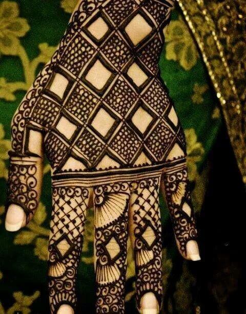 Chequered Backhand Mehndi Design 