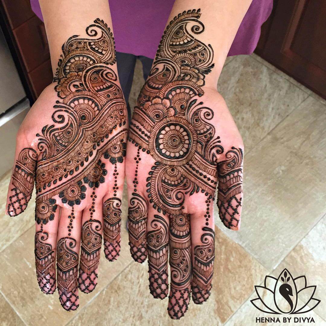 The Chic Paisley and Floral Mehndi Designs For Full-Hand
