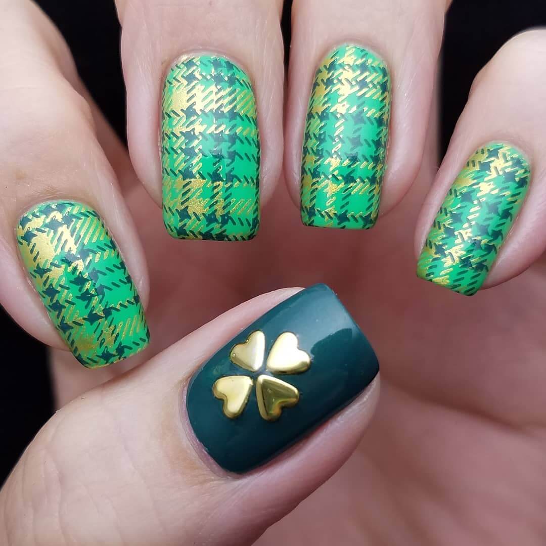The green checked nails St. Patrick’s Day Nail Designs