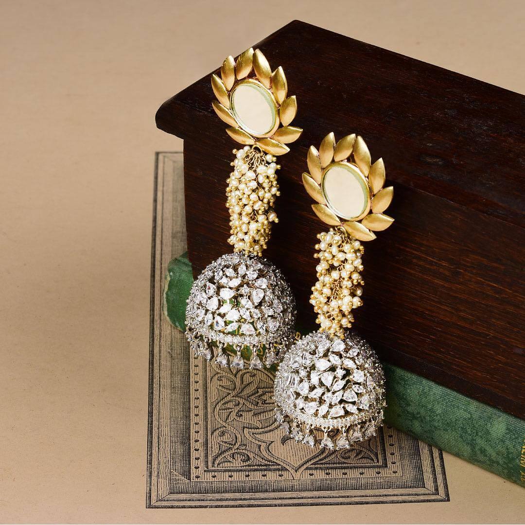 The garland design earrings