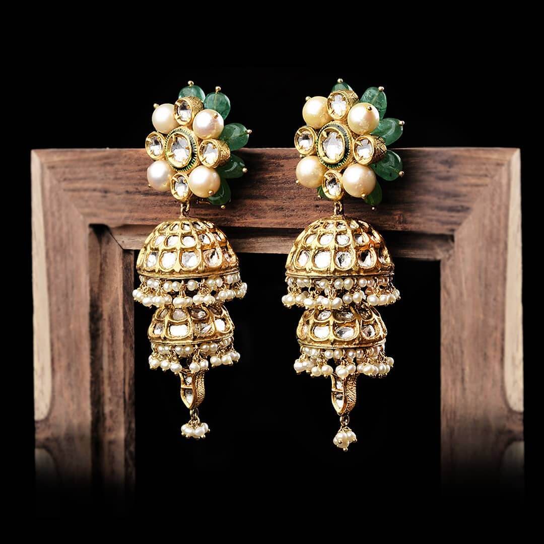 Pearls and emerald design earrings
