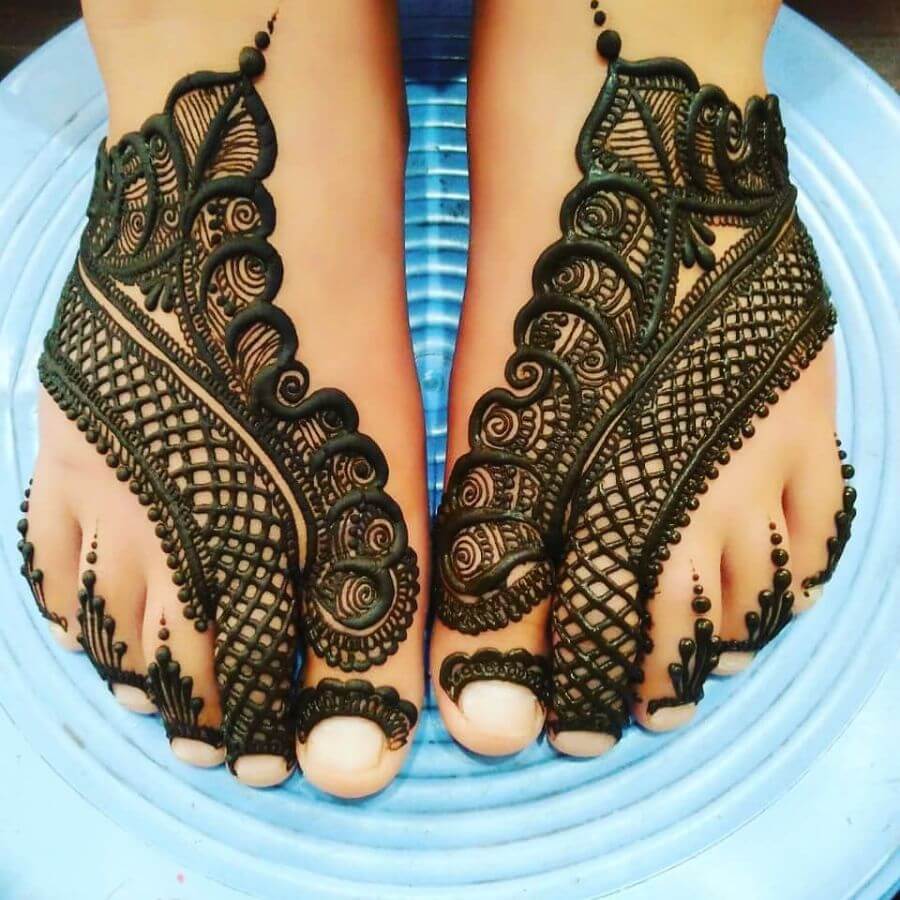 Bold Arabic Feet Mehndi Designs for women