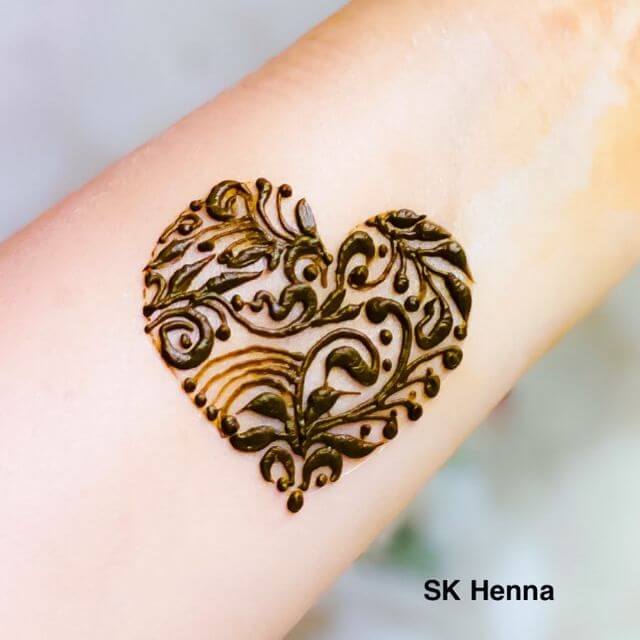 20+ Beautiful Henna Designs For Your Hands - SetMyWed - SetMyWed