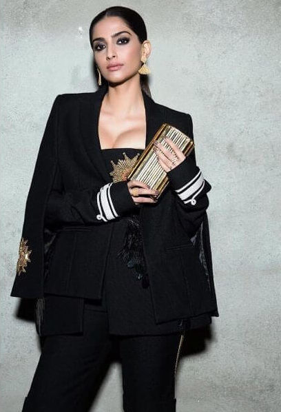 Low rise Tight pony tail