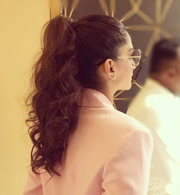 Ponytail with curls