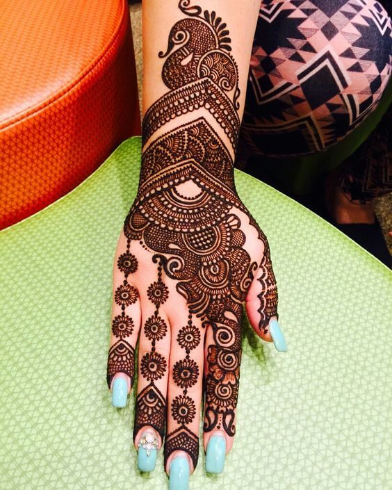Traditional Mehndi Design With A Modern Vibe