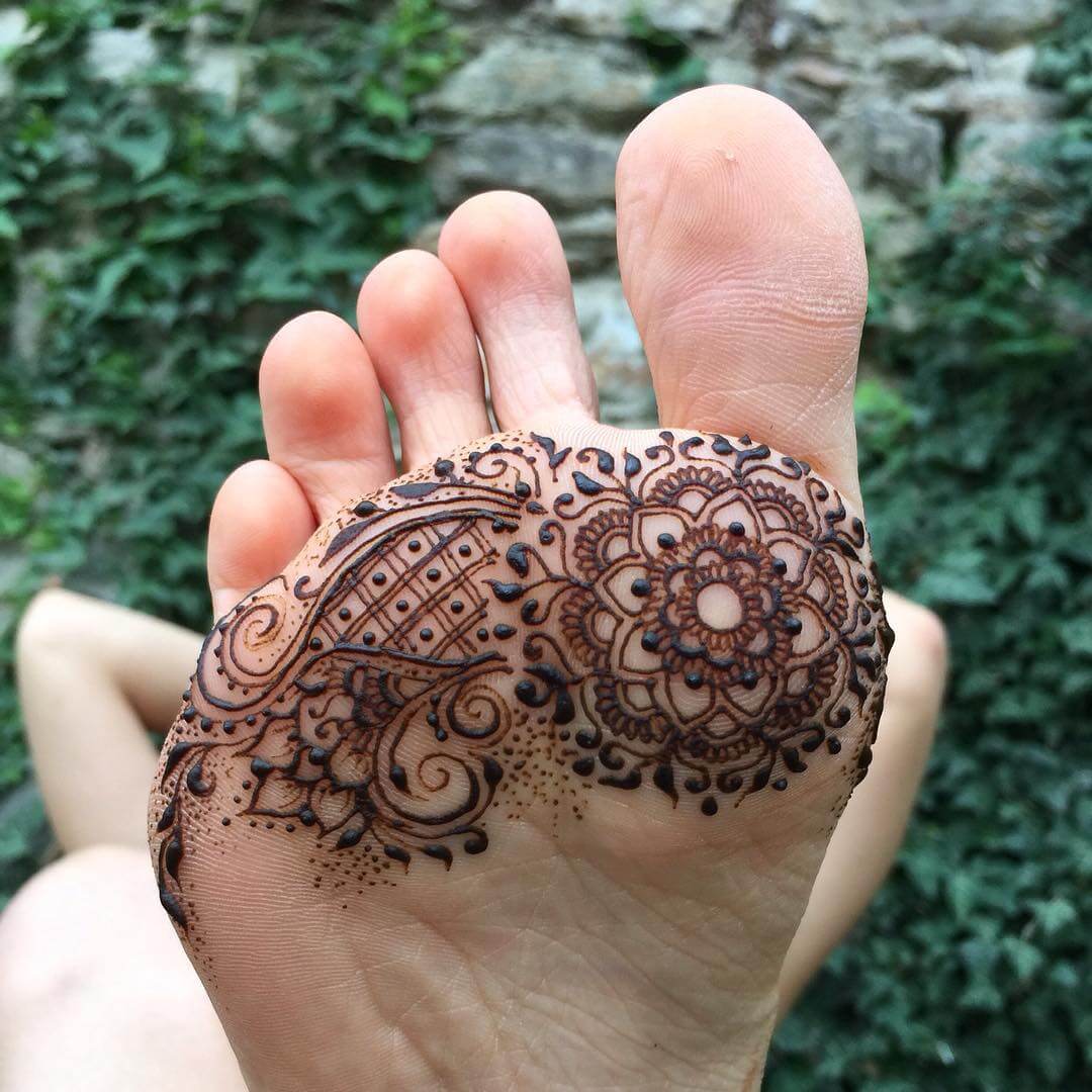 Mini Mandala Details On Sole Henna 