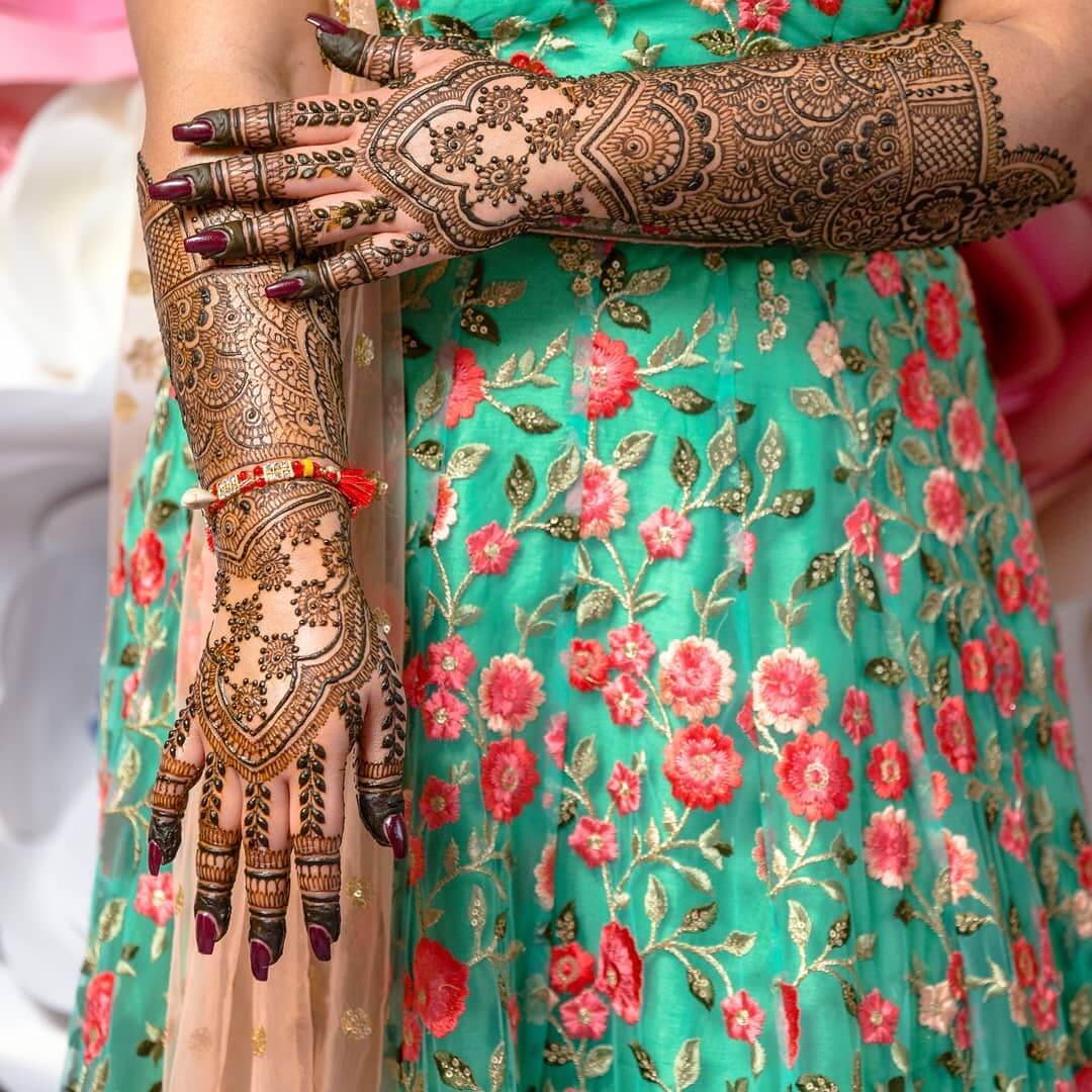 Flowery Net Bridal Back Hand Mehndi Design