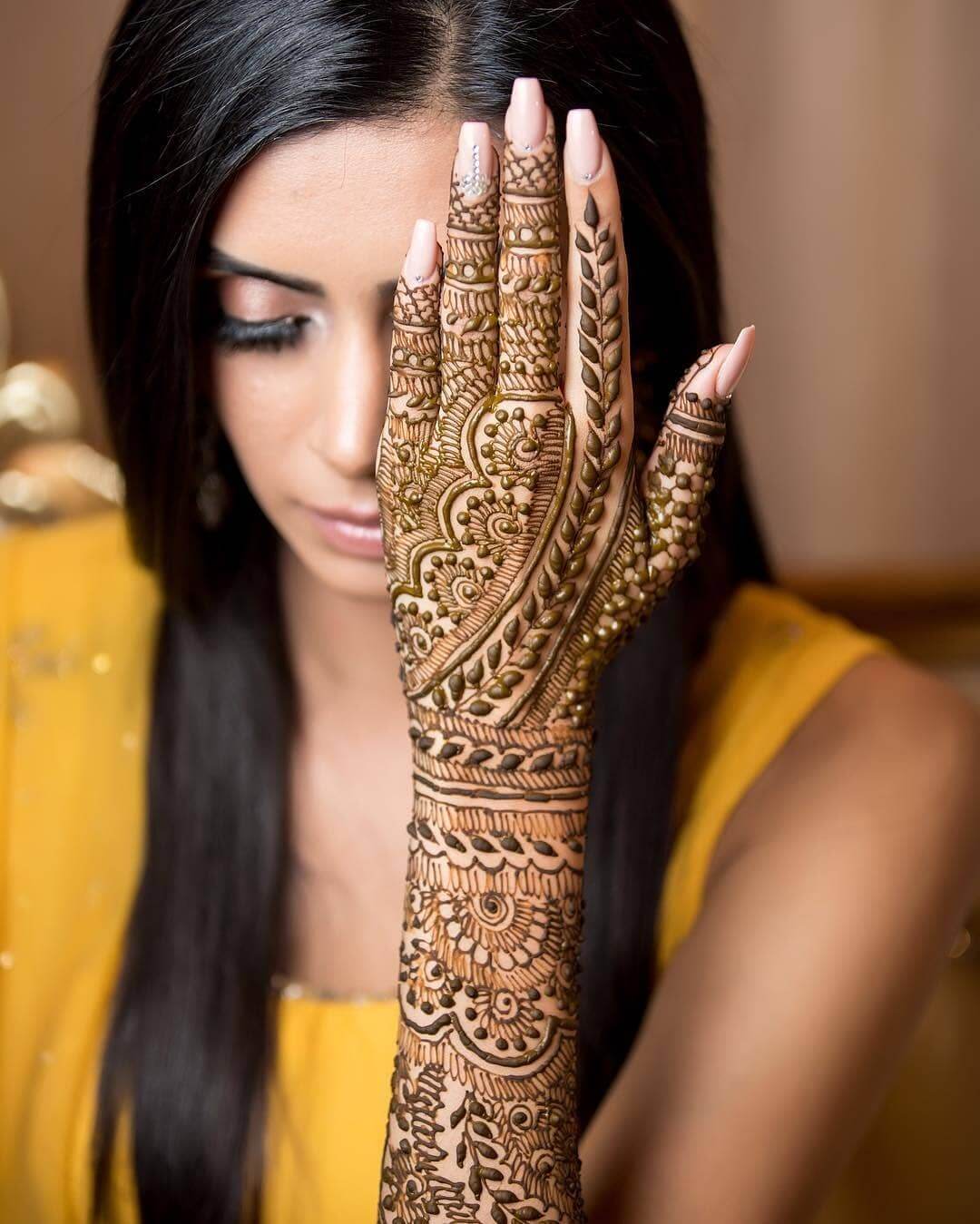 Indo-Arabic Bridal Back Hand Mehndi Design