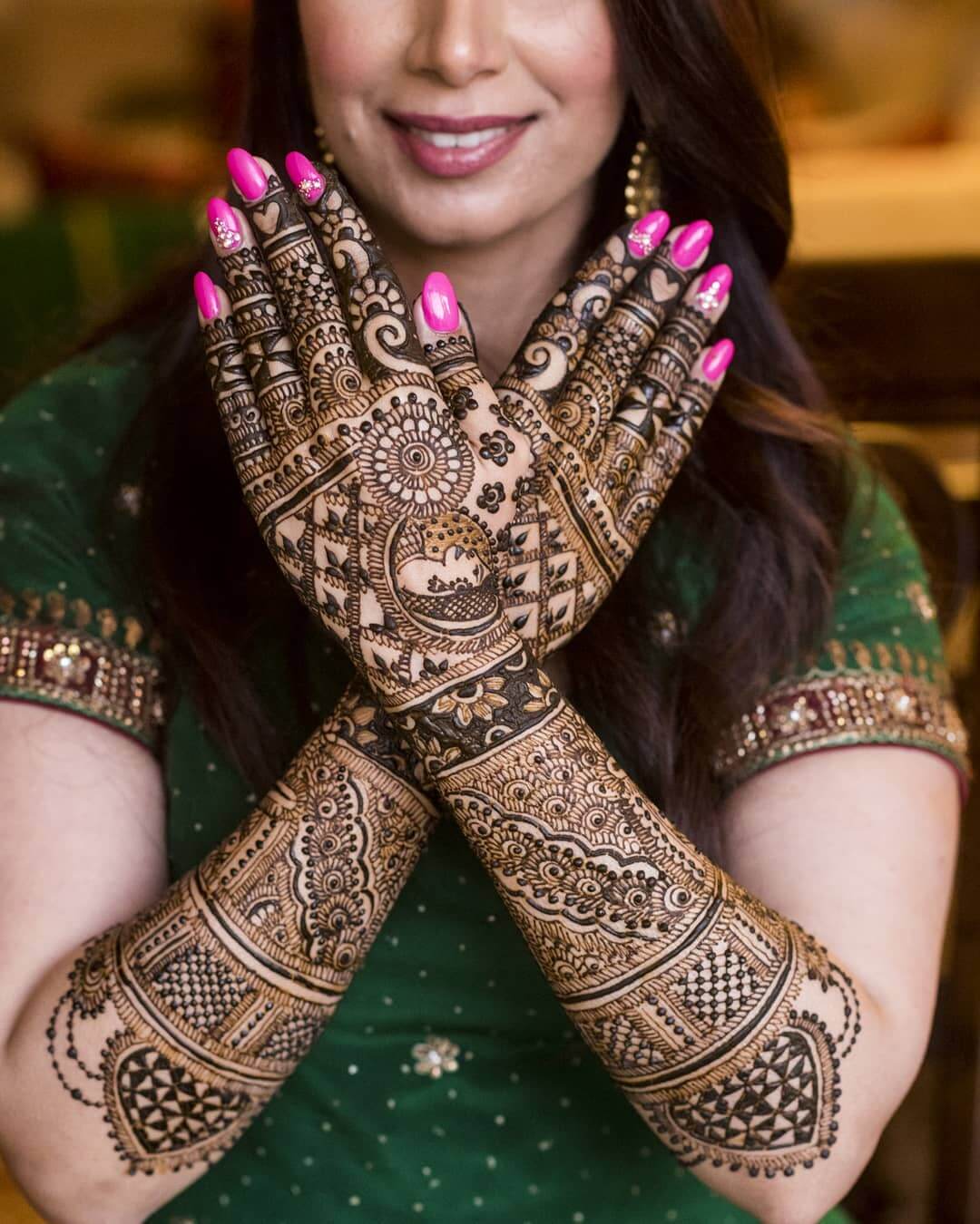 Indo-Western Bridal Back Hand Mehndi Design