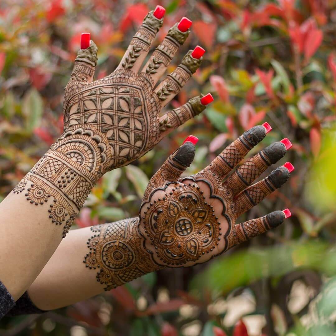 Arabic Bridal Back Hand Mehndi Design