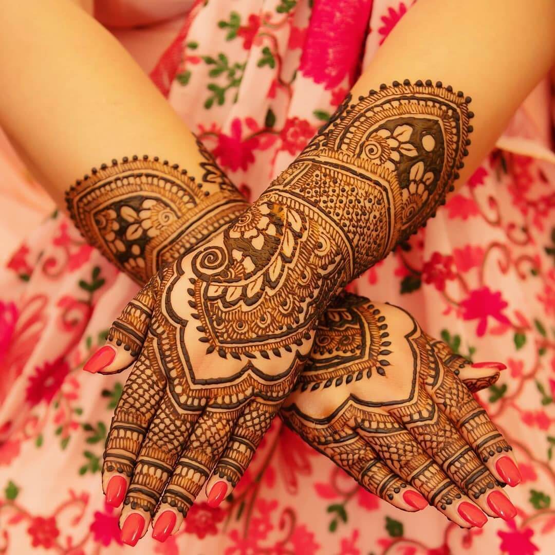 Pakistani Bridal Back Hand Mehndi Design