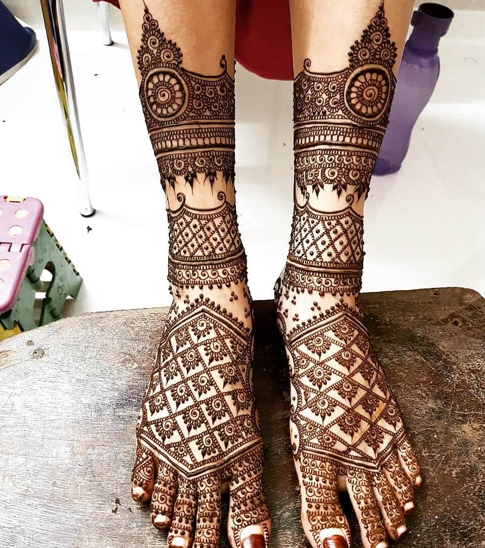 Full Leg Mehandi Design For Brides