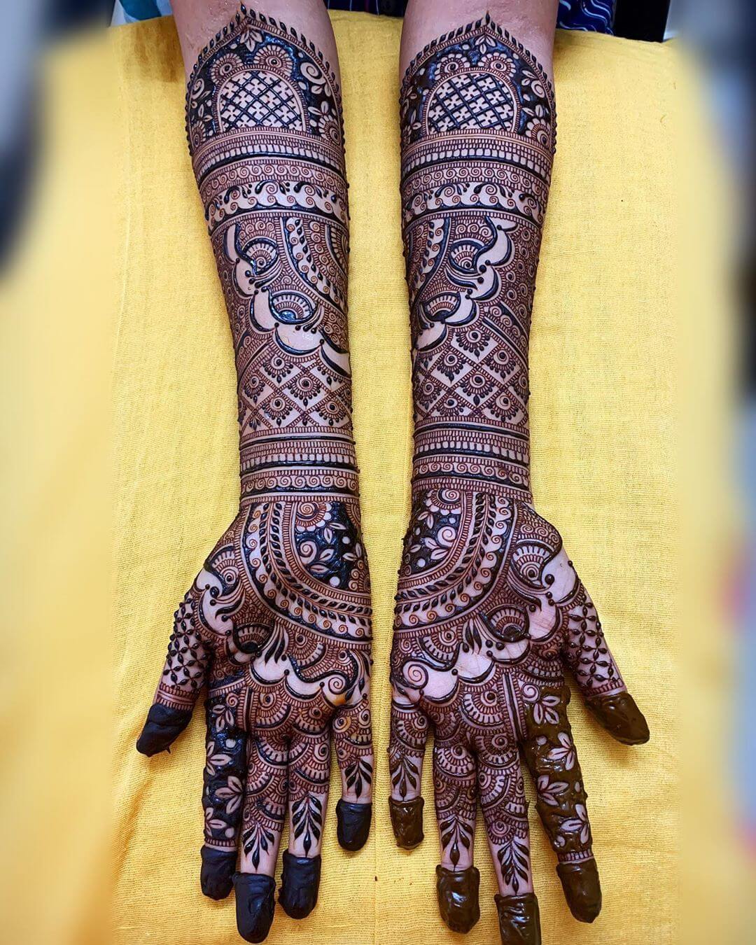 Decorative mehndi patterns for the bride to adorn her hands with.