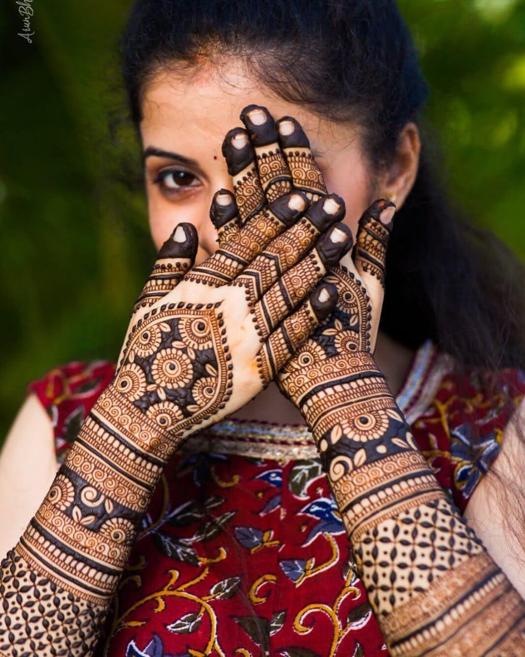 Decorative henna art for both the front and back of the bride's hands.