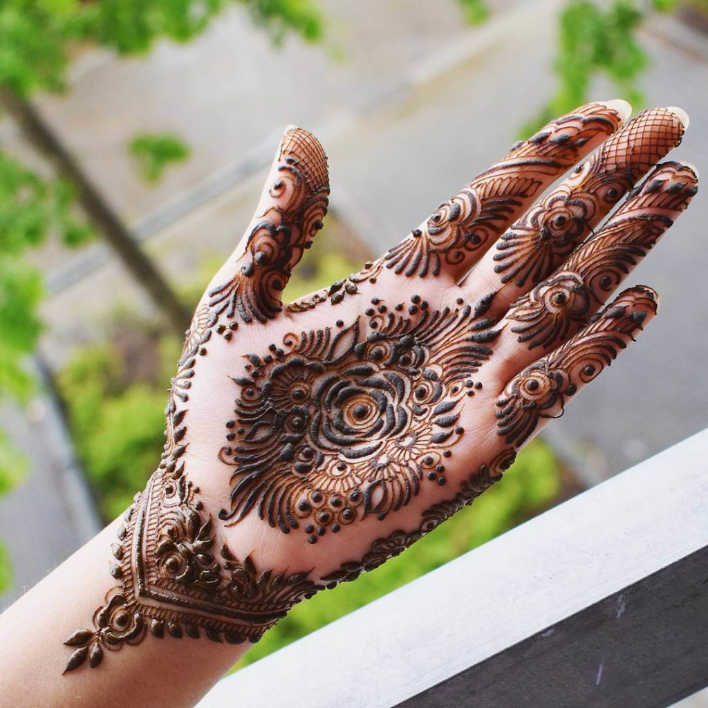 Half Hand Mehndi Designs For Brides & Bridesmaids - front hand (13 ...
