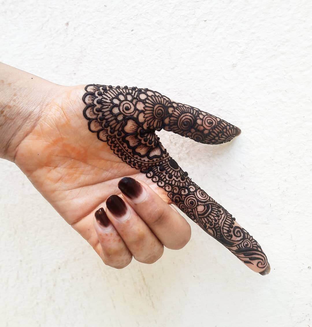 One Finger Front Hand Floral Mehndi Design